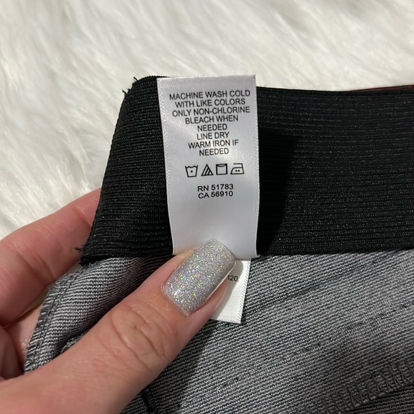 MAURICES Plaid Stretch A-line Skirt size Small - Picture 5 of 10